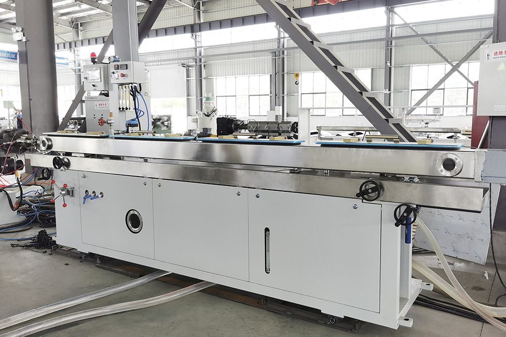 SXG-65 PA (Nylon) presyzje buis extrusion line yn gebrûk nommen (Inklusyf fiber laser printer) (3)